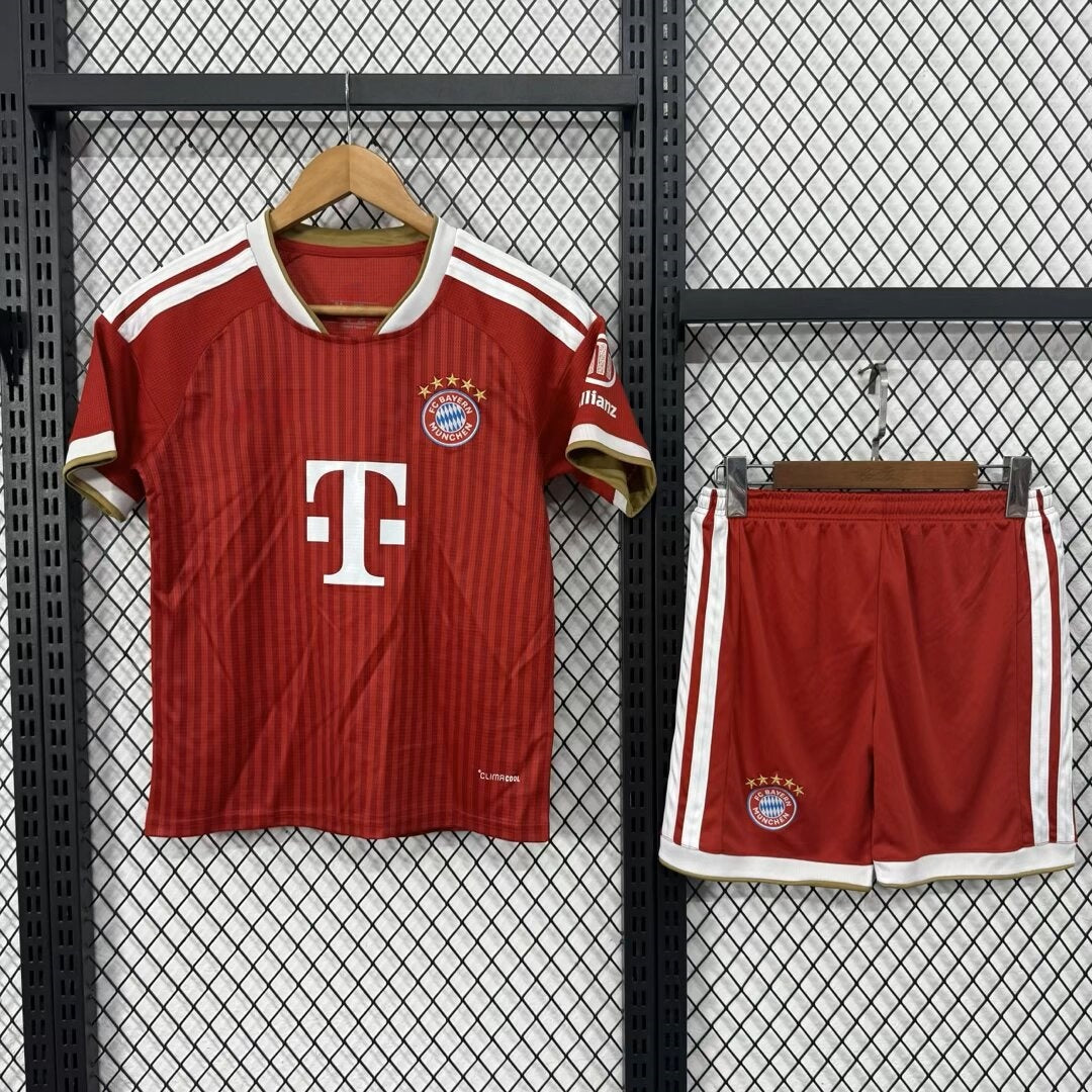 26/27 Ensemble Enfant Bayern Munich Domicile
