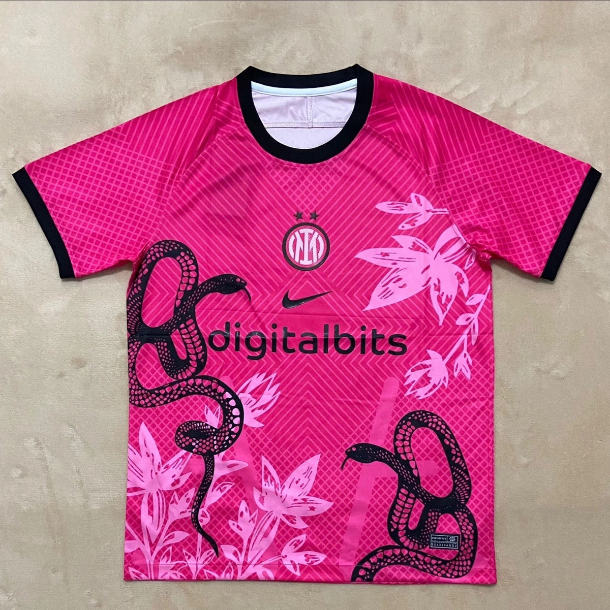 Maillot 24/25 Inter Milan Spécial Serpent Rose - L'Univers du Maillot