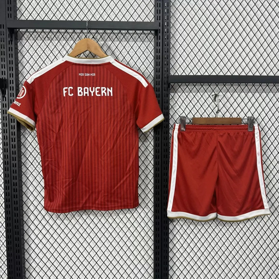 26/27 Ensemble Enfant  Bayern Munich Domicile