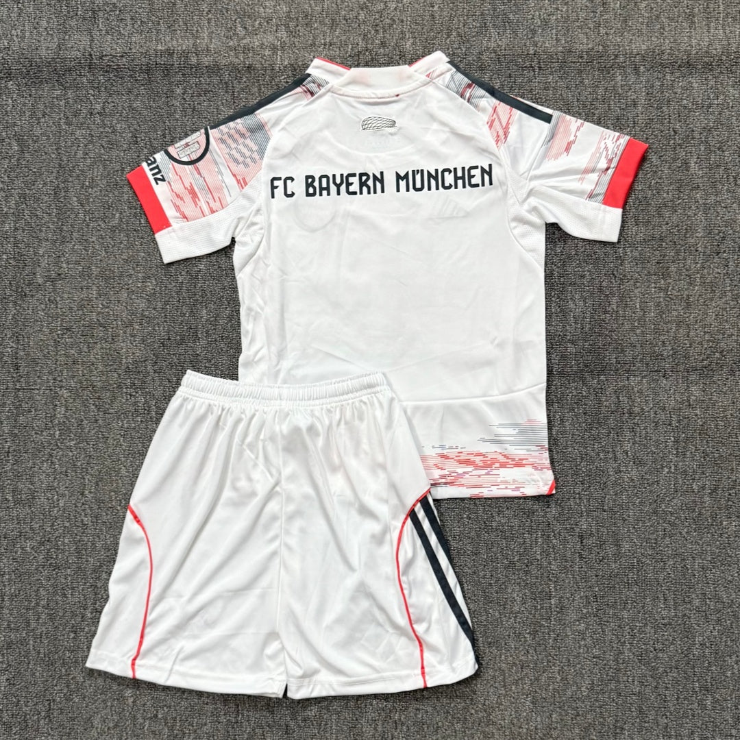 25/26 Ensemble Enfant  Bayern Munich Extérieur